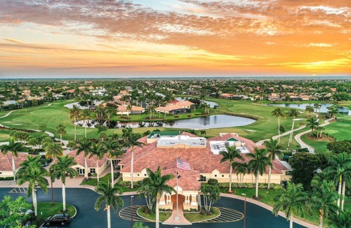 Tropical Cove Condo | Hibiscus Flower at Lexington CC Golf Village
