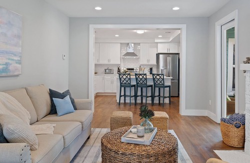 Parrot Cove House | Hibiscus Housen2/2 walking distance to the beach and Lake Ave