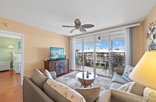 South Island Apartment | Hibiscus Pointe 342, Canal View, 2 Bedroom, Sleeps 6, Heated Pool, Elevator