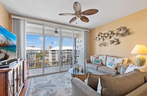 South Island Apartment | Hibiscus Pointe 342, Canal View, 2 Bedroom, Sleeps 6, Heated Pool, Elevator