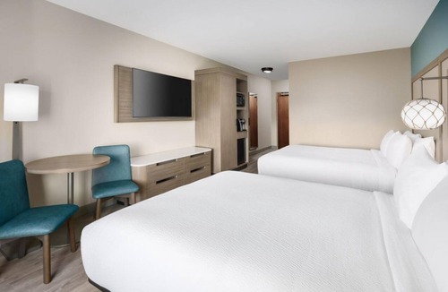 Marathon Hotel | Hidden Gem! 4 Amazing Units, Outdoor Pool, Free Breakfast, On-Site Bar