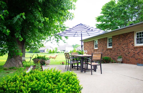 Spring Hill House | Hidden Gem Farm Homestead Sleeps 12 &Fresh Produce