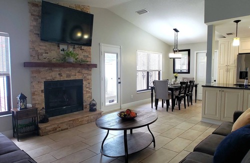 Country Oaks House | ❤️Hidden Gem Home in Sarasota w/amenities by UTC Mall and Siesta Key