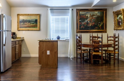 Fredericksburg Cottage | Hidden Gem Rustic private Cottage but minutes to downtown Fredericksburg.
