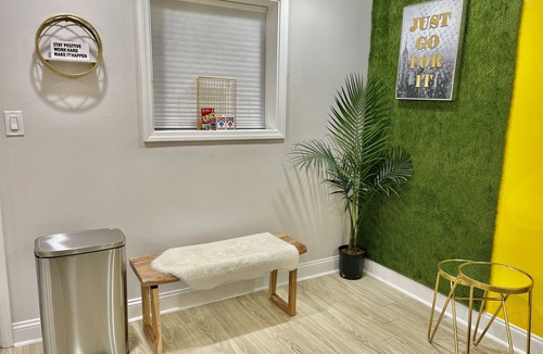 Peachtree Heights West Apartment | HIDDEN GEM: STUDIO QUEEN IN THE HEART OF BUCKHEAD