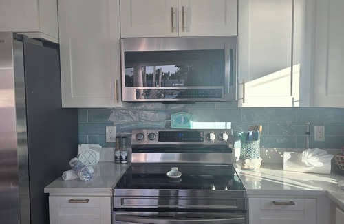 Treasure Island Villa | Hidden Gem! Treasure Island Waterfront 2/2 with a pool and dock!