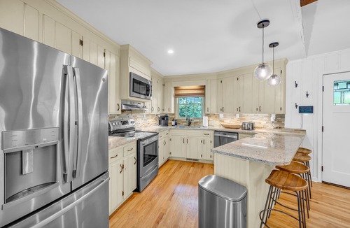 Reed Creek House | Hidden Lakefront Gem w/3 Master King Bedrooms
