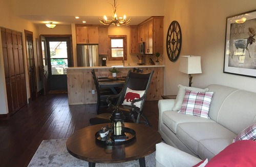 Burnsville Cottage | Hidden Mountain Gem with Fantastic Views!