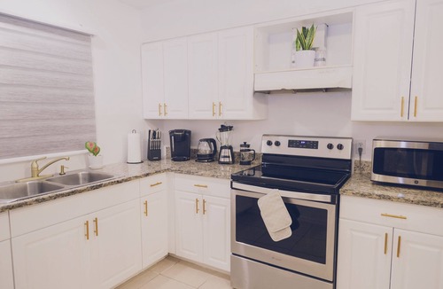 Golden Gate House | Hidden Oasis Sanctuary Private Parking 15min to Beach