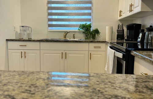 Golden Gate House | Hidden Oasis Sanctuary Private Parking 15min to Beach
