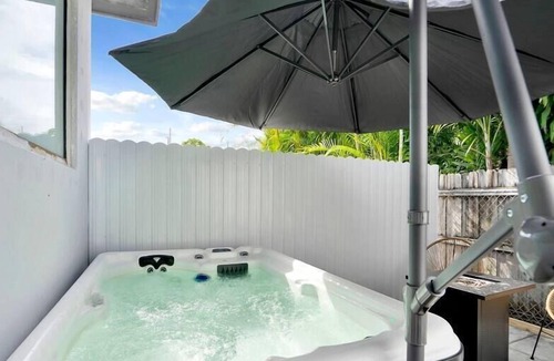 Liberty City House | Hidden Oasis Studio w/Hot Tub & Private Entrance