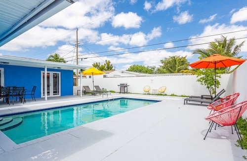 Driftwood House | Hideaway 3 Bedrooms with Private Pool and Game Room