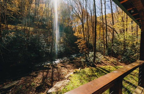 Topton Cabin | Hideaway-Pet Friendly, Luxury Cabin Rental, Private Deck on Creek, Hot Tub, Fireplace, Fishing, Waterfalls, Rafting-Nantahala NC.