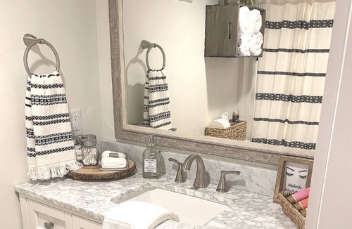 Spring Hill Apartment | HideAway Retreat Apartment - FREE POOL PASS for 2!