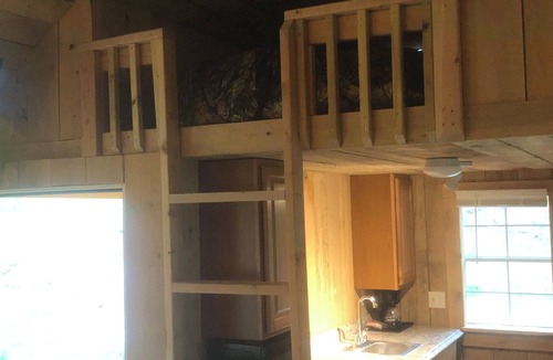 East Durham Cabin | HideAway Tiny Cabin. In the Mountains AC Bathroom. Shower. Dog Friendly.