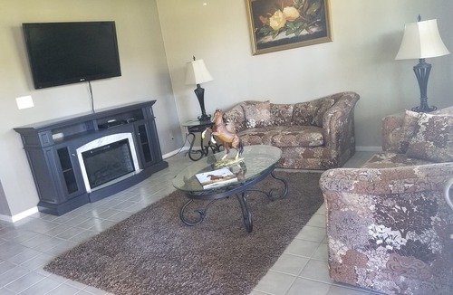 Citra Apartment | "HIDEOUT" 2-bedroom Downstairs Apartment In Gated Horse Farm