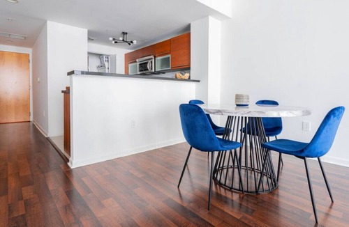 Downtown Miami Apartment | High-end & Chic in DWTN Miami 1BR Bayside Condo close to FTX Arena