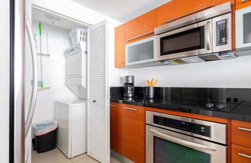 Downtown Miami Apartment | High-end & Chic in DWTN Miami 1BR Bayside Condo close to FTX Arena