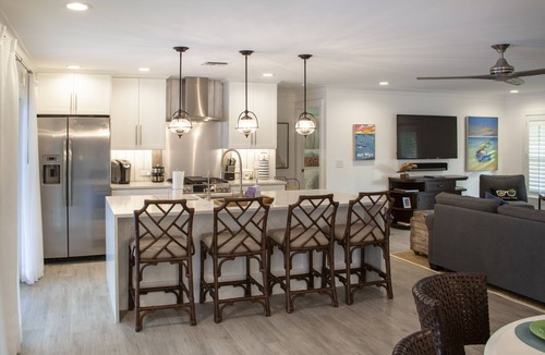 Jupiter House | High End, Head to Toe Renovation home with Pool & Hot tub
