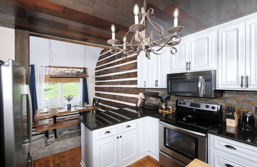 Sevierville Ski Chalet | High end, pet friendly 2br w/game room and fenced-in yard!