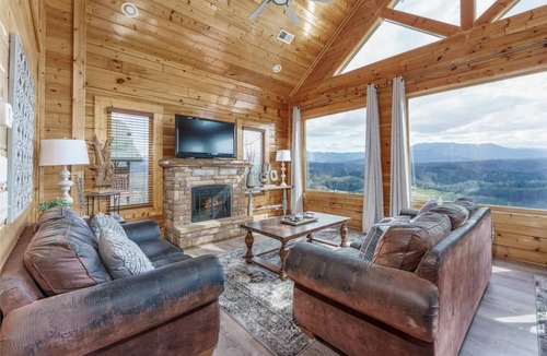 Sevierville House | High Expectations: Mountain View, Game Room, Hot Tub