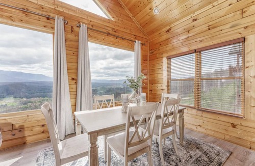Sevierville House | High Expectations: Mountain View, Game Room, Hot Tub