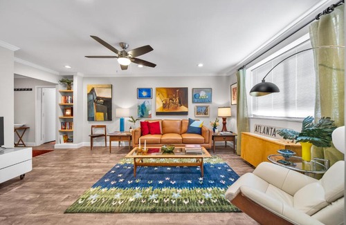 Downtown Atlanta Apartment | High-rise retreat w pool & views