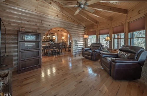 Blairsville Cabin | Highland Haven - 4200+ sf w/Hot Tub | Long Range Views | Billiards/Ping Pong