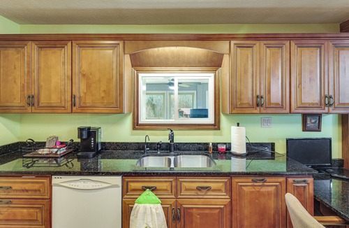McMinnville House | Hike, Fish & Explore: McMinnville Farmhouse + Yard