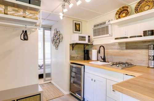 Lithonia Cabin | Hike On-Site: Georgia Tiny Home on Farm Retreat