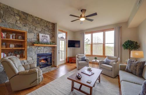Mountain Air House | Hike & Ski: Mtn-View Gem w/Balcony in Burnsville!