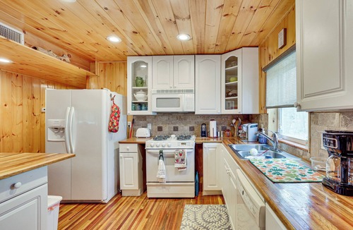 Pikeville Cabin | Hike & Unwind - Quiet Wooded Getaway in Pikeville