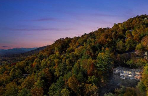 Asheville House | Hillside Hideaway by Carolina Mornings