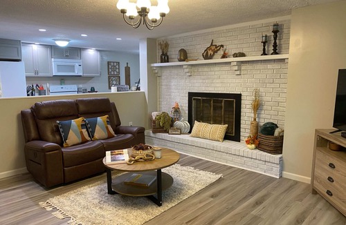 Glen White House | Hillside Hideaway-FALL SPECIALS, MESSAGE FOR DETAILS-Winterplace and National Pa