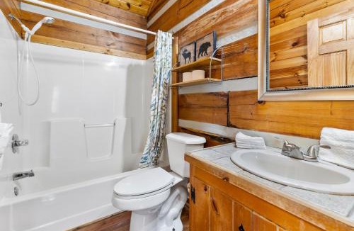 Fancy Gap House | Hillside Hideout Log Cabin For 2! Cabin 10