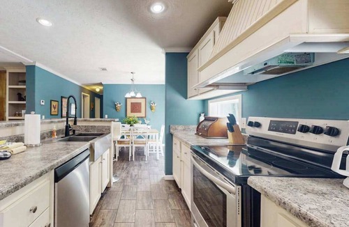 Clarkesville House | Hillside Manor Cabin