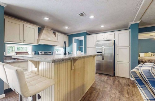 Clarkesville House | Hillside Manor Cabin