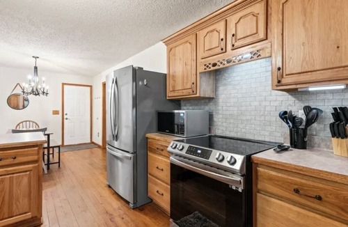 Barnardsville House | Hilltop acres home with large soaking tub, fireplace, and outdoor fire pit.