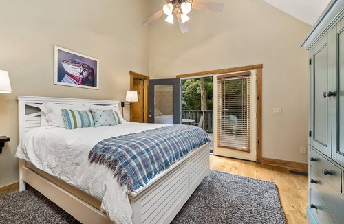 Lancaster Ski Chalet | Hilltop Hideaway at Center Hill Lake(Trailer Parking)