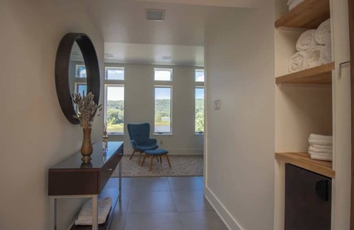 Narrowsburg Apartment | Hilltop's River Penthouse