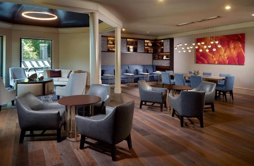 Peachtree Corners Hotel | Hilton Atlanta Northeast