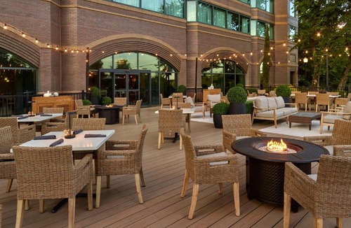 Peachtree Corners Hotel | Hilton Atlanta Northeast