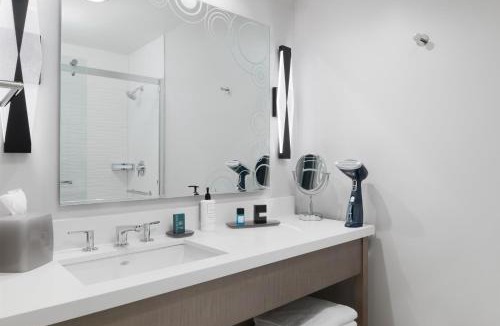 Boca Raton Hotel | Hilton Boca Raton Suites