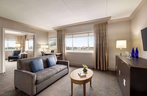 Wynnefield Heights Hotel | Hilton Philadelphia City Avenue