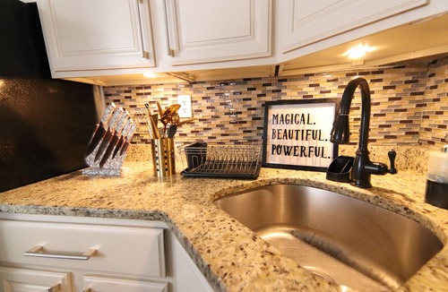 Brownsville Apartment | Hip, fresh Cozy 2 bedroom apartment in East Brooklyn