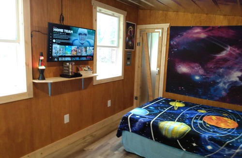Robbinsville Cabin | Hippie hideaway on US 129 the DRAGON 🐲 w/firepit-grill 2 hammocks ;)