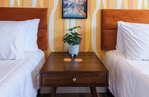 Trenton Hotel | Hippie Room#9 – Retro 1960s Motel Near Chattanooga