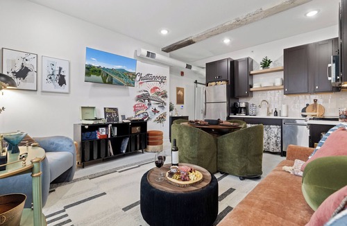 Downtown Chattanooga Apartment | Historic 1915 Building | 2BR 2BA | Free Parking