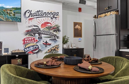 Downtown Chattanooga Apartment | Historic 1915 Building | 2BR 2BA | Free Parking