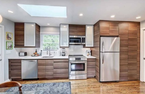 Cherry Condo | Historic 1BR Myers Park Condo Near Atrium CMC & Uptown with King Bed and Parking